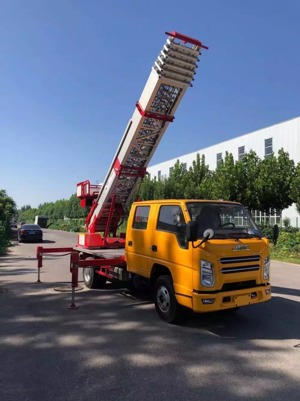 广宁附近的云梯车出租服务：轻松解决高空作业需求