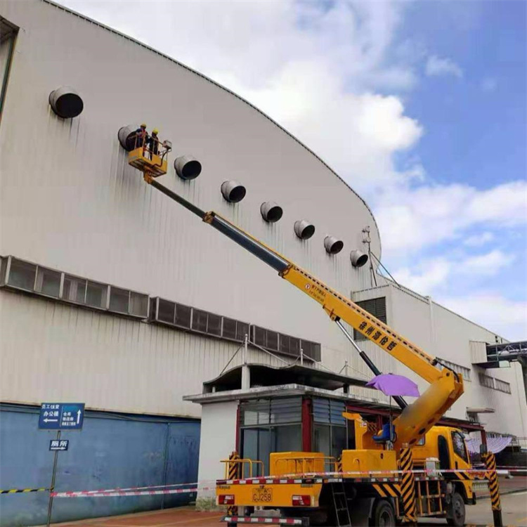 广宁高空作业车出租服务：专业广告牌安装解决方案