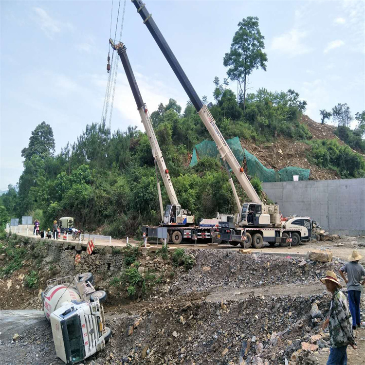 广宁汽车掉沟里叫吊车救援要多少钱