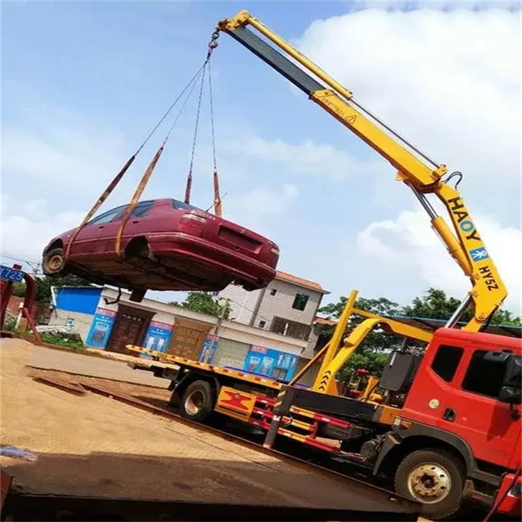 广宁吊车吊汽车的正确方法